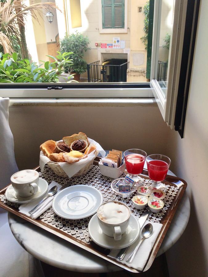 The Center Of Rome B&B Bagian luar foto