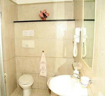 The Center Of Rome B&B Bagian luar foto
