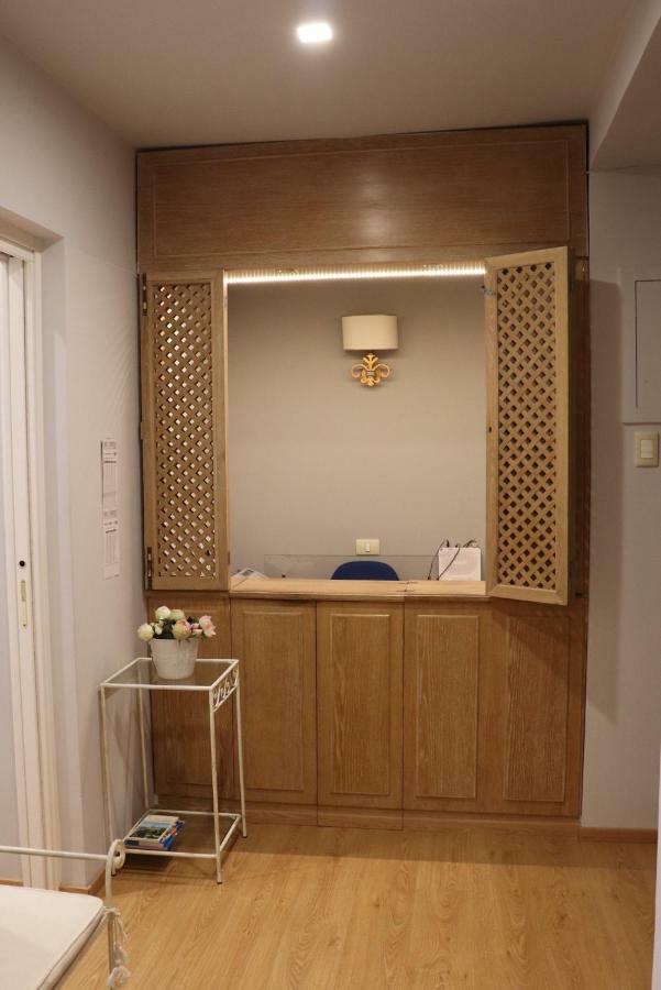 The Center Of Rome B&B Bagian luar foto