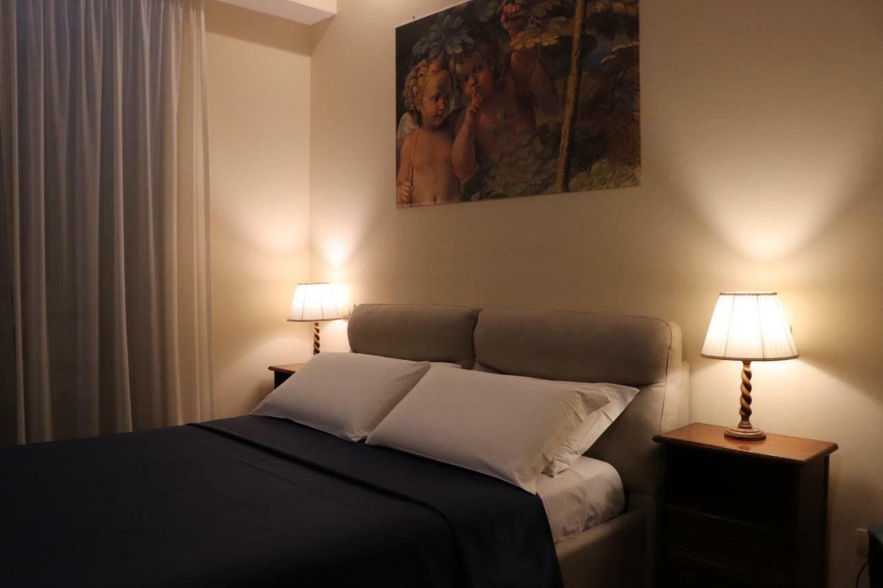 The Center Of Rome B&B Bagian luar foto