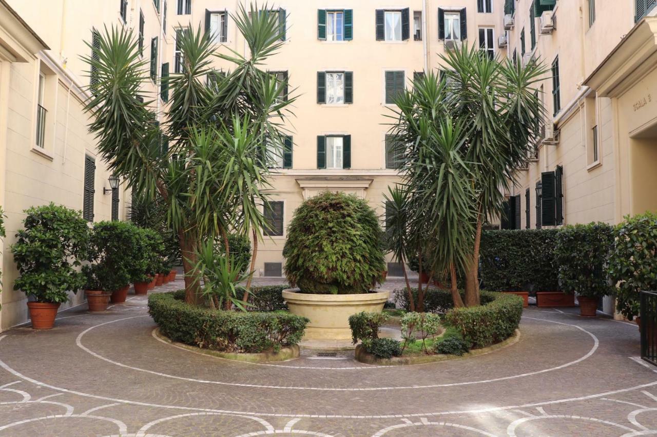 The Center Of Rome B&B Bagian luar foto