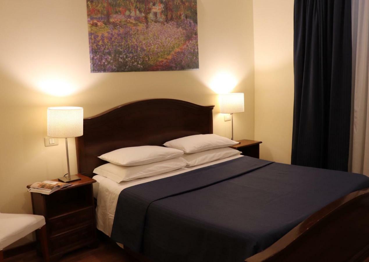 The Center Of Rome B&B Bagian luar foto