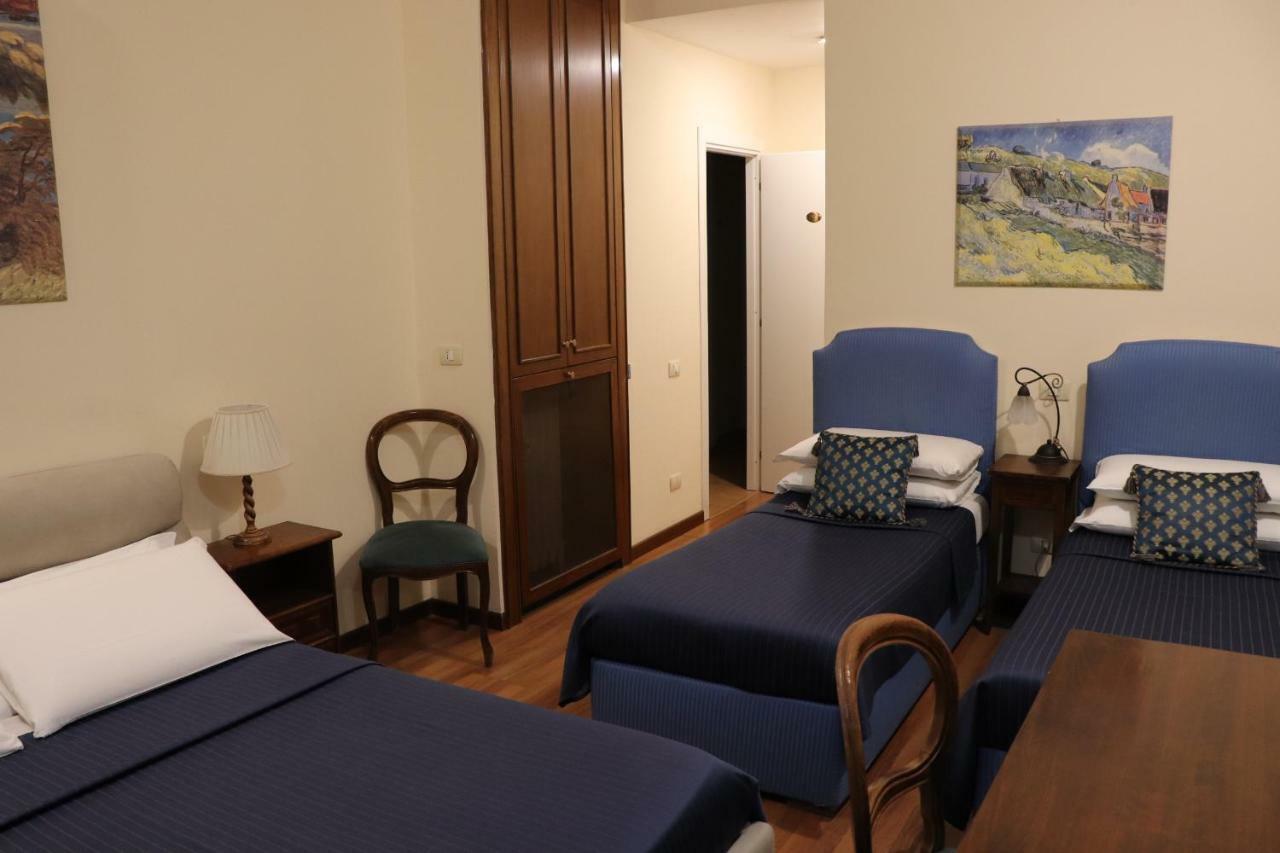 The Center Of Rome B&B Bagian luar foto
