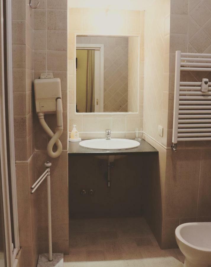 The Center Of Rome B&B Bagian luar foto